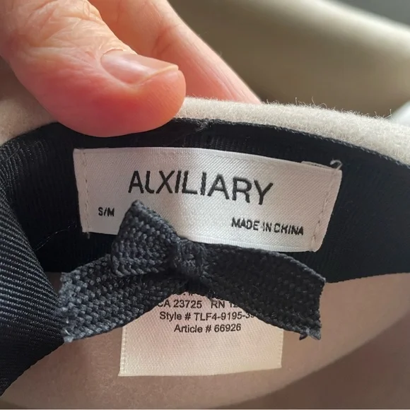 Alxiliary Aritzia Women's Cream Wool Hat - Picture 5 of 5